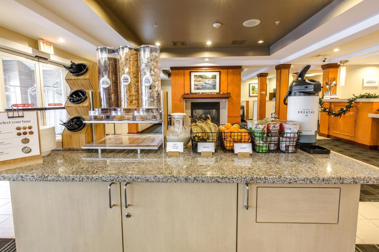 Towneplace Suites By Marriott Gilford Buitenkant foto