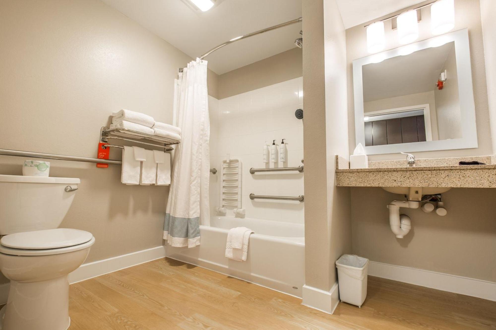 Towneplace Suites By Marriott Gilford Buitenkant foto