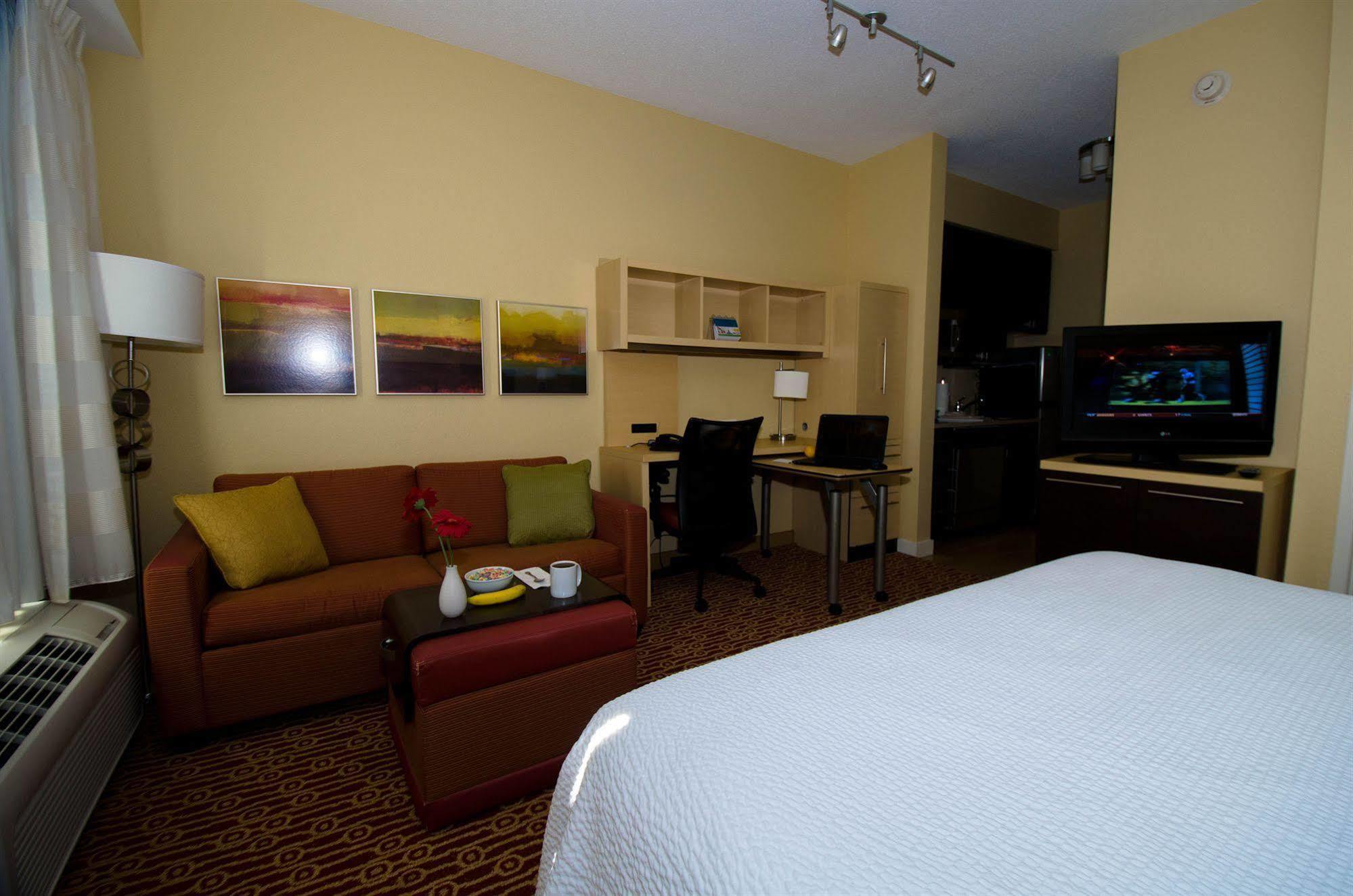Towneplace Suites By Marriott Gilford Buitenkant foto