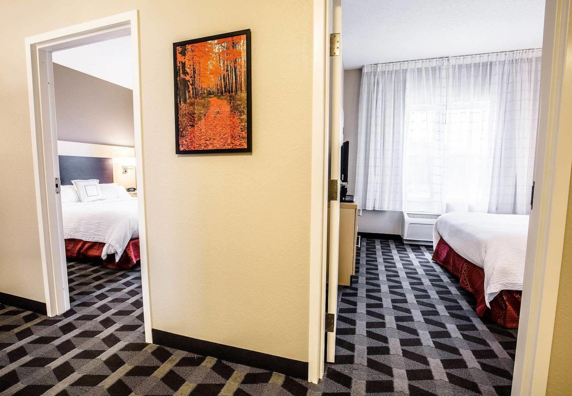 Towneplace Suites By Marriott Gilford Buitenkant foto
